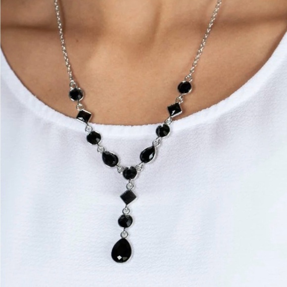 paparazzi Jewelry - Forget the Crown - Black Necklace
